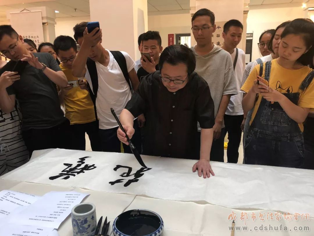 “翰墨薪传”成都大学书法教育辅修专业书法展暨成都市书法教育基地一周年成果展开幕 - 协会动态 - 成都市书法家协会