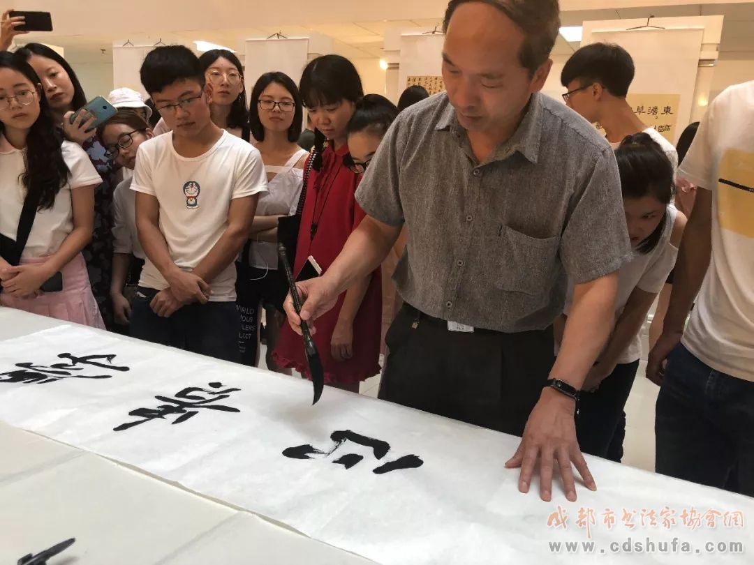 “翰墨薪传”成都大学书法教育辅修专业书法展暨成都市书法教育基地一周年成果展开幕 - 协会动态 - 成都市书法家协会