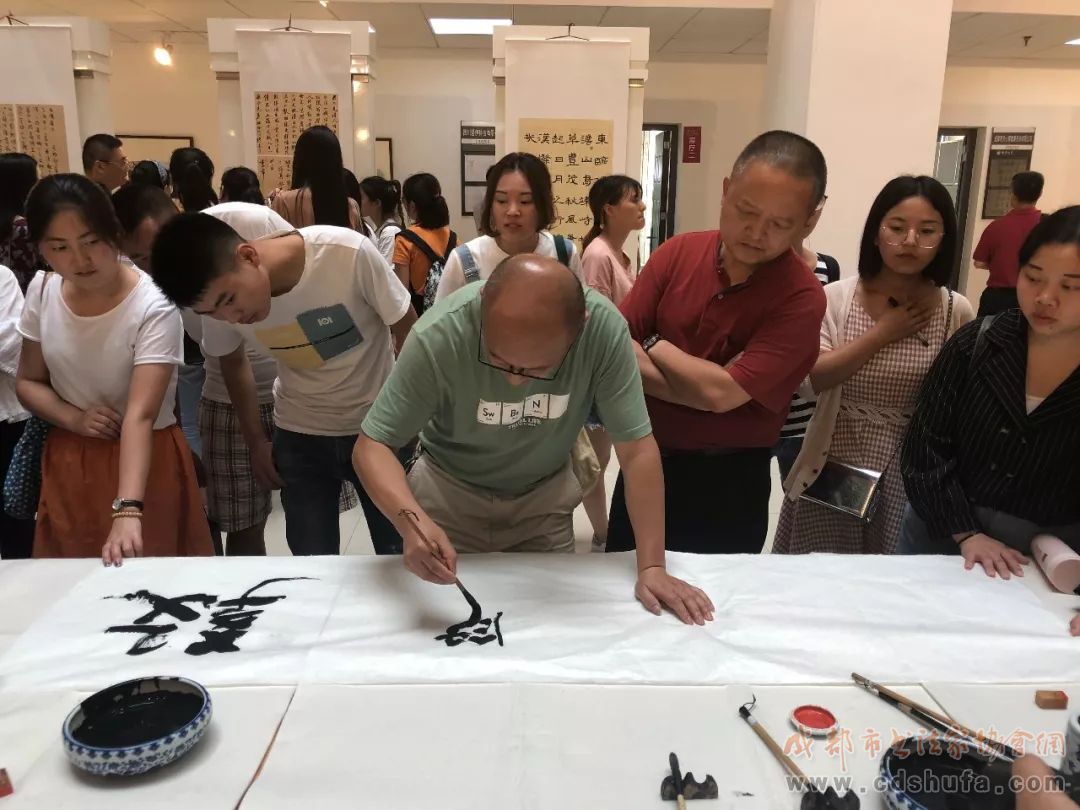 “翰墨薪传”成都大学书法教育辅修专业书法展暨成都市书法教育基地一周年成果展开幕 - 协会动态 - 成都市书法家协会