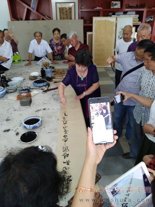 书法家袁碧秀作客“翰墨天府成都大讲堂”讲授《全国老年书法作品展创作》专题讲座 - 协会动态 - 成都市书法家协会