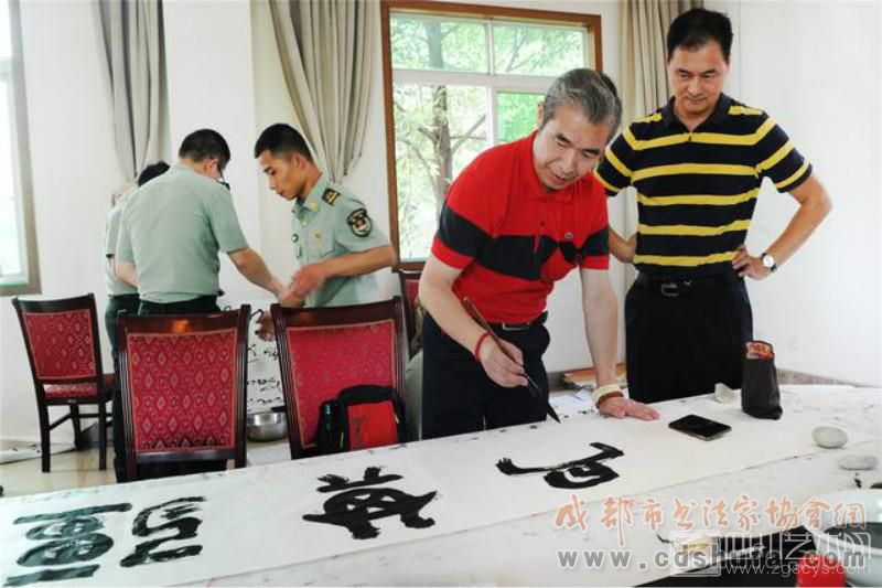 “庆八一·进军营”成都市书法家协会拥军活动举行 - 协会动态 - 成都市书法家协会