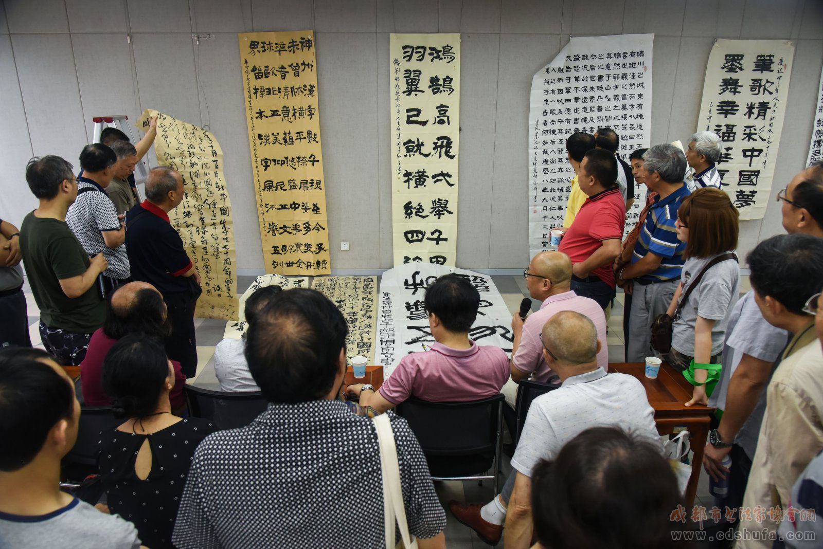 成都市书法家协会再次举行推进备战国展、省展看稿会 - 协会动态 - 成都市书法家协会