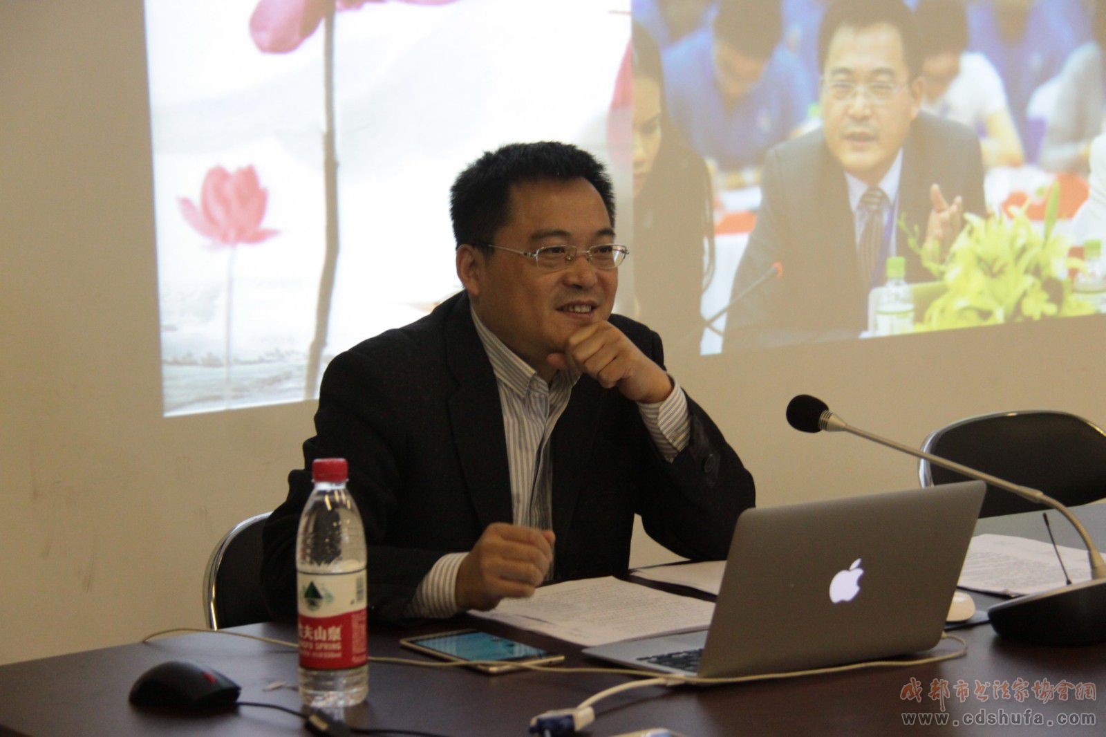 成都书协副主席魏爱臣作《当代书法在对魏晋经典的破与立中走向多元》的公益学术演讲 - 协会动态 - 成都市书法家协会
