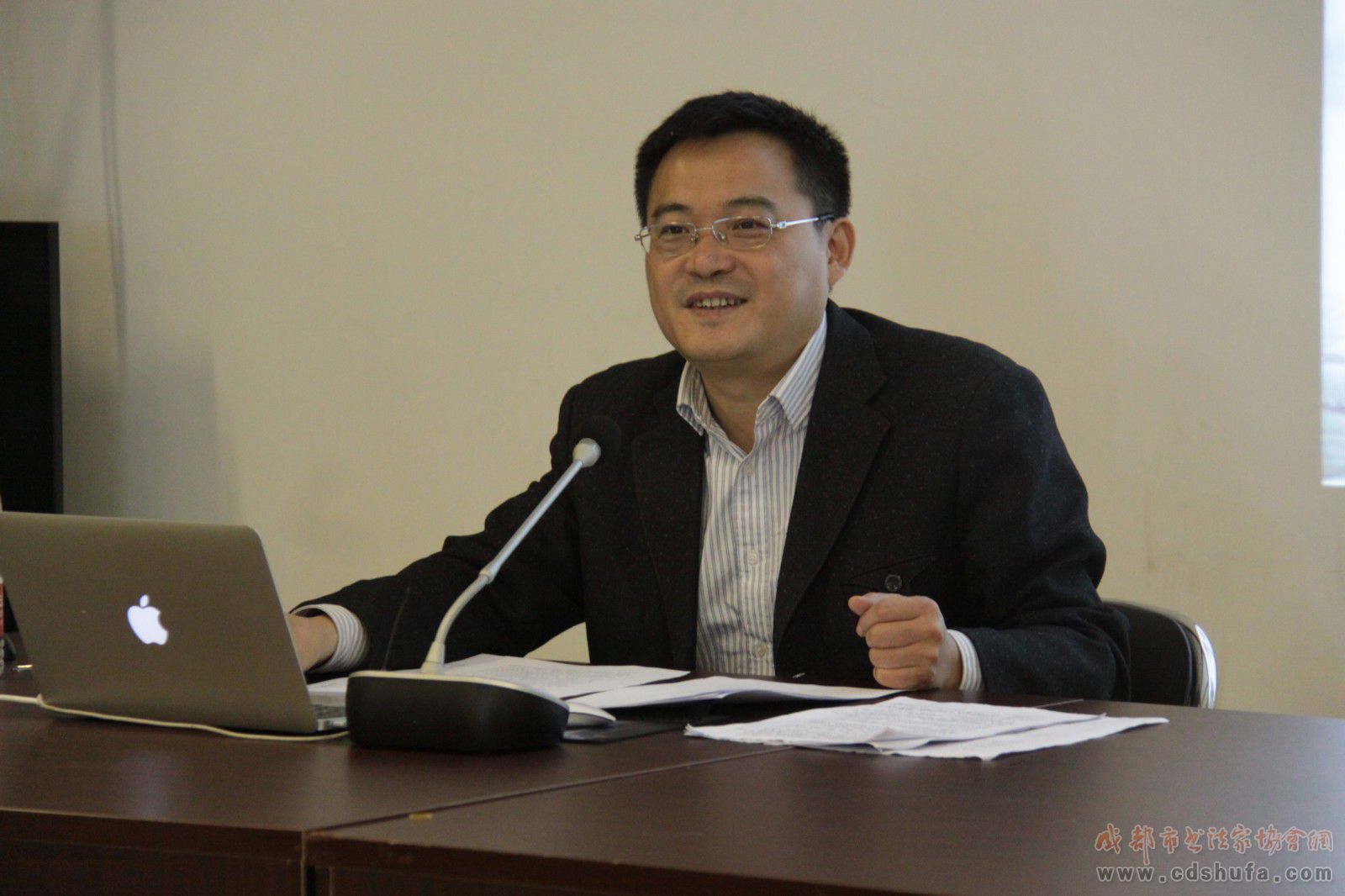 成都书协副主席魏爱臣作《当代书法在对魏晋经典的破与立中走向多元》的公益学术演讲 - 协会动态 - 成都市书法家协会