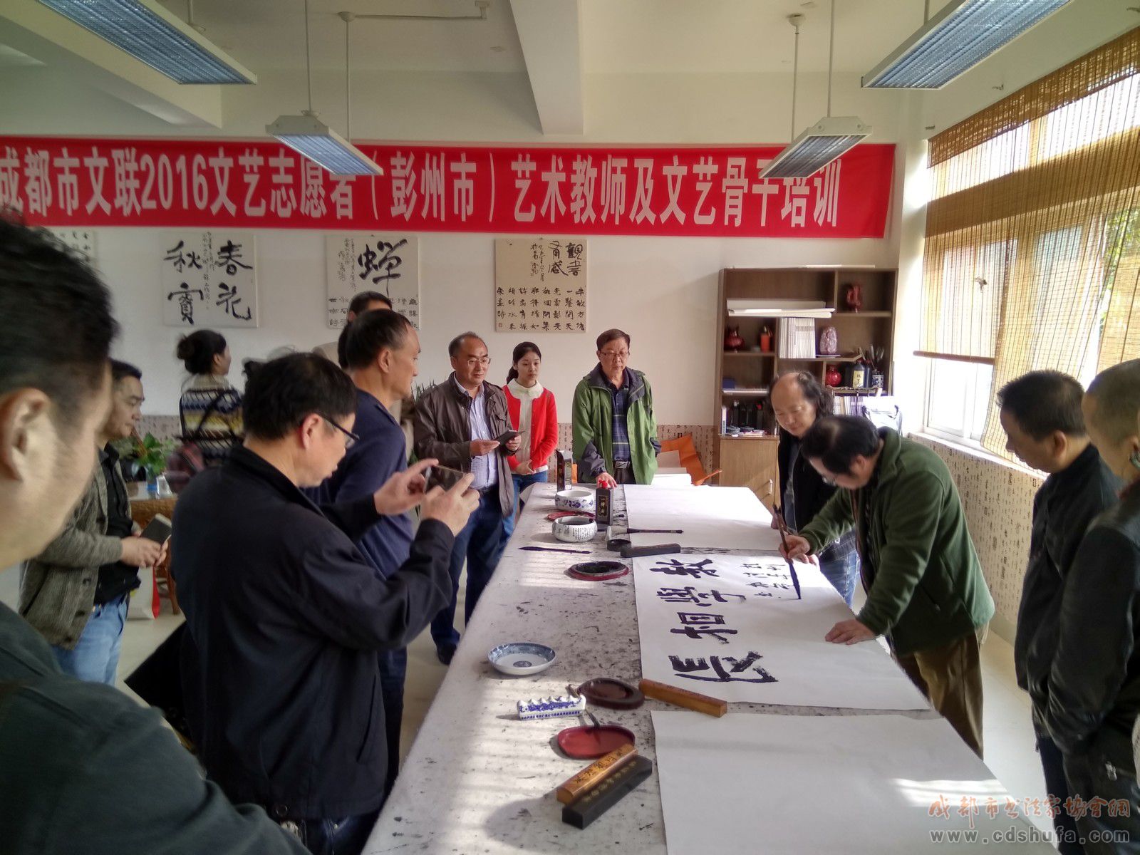 成都市书法家协会赴彭州授牌建基地——开展“深入生活，扎根人民“主题实践活动