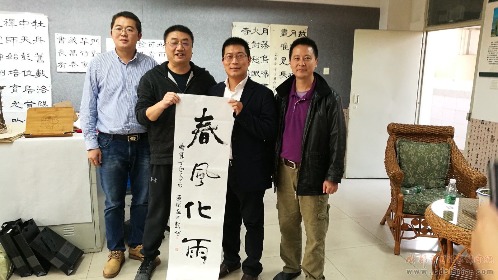 成都市书法家协会赴彭州授牌建基地——开展“深入生活，扎根人民“主题实践活动