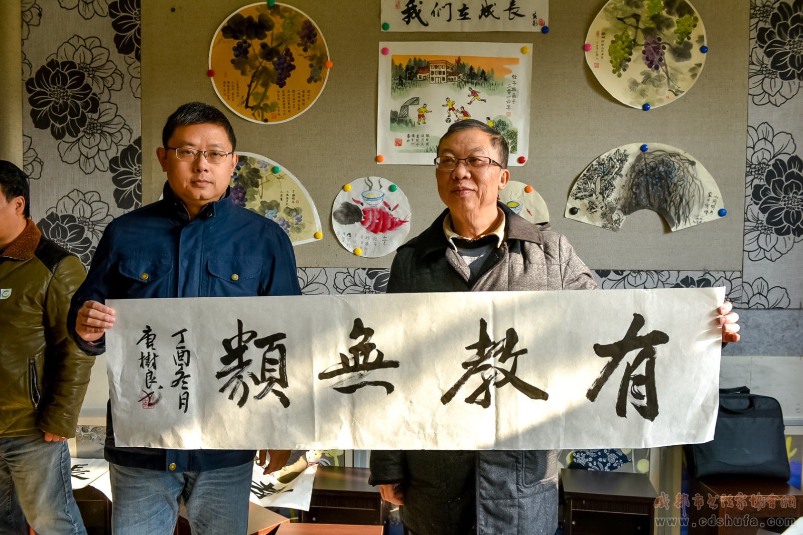 传承书法国粹  书写天府文化 ——成都市书法家协会联手四川美术出版社走进草堂小学