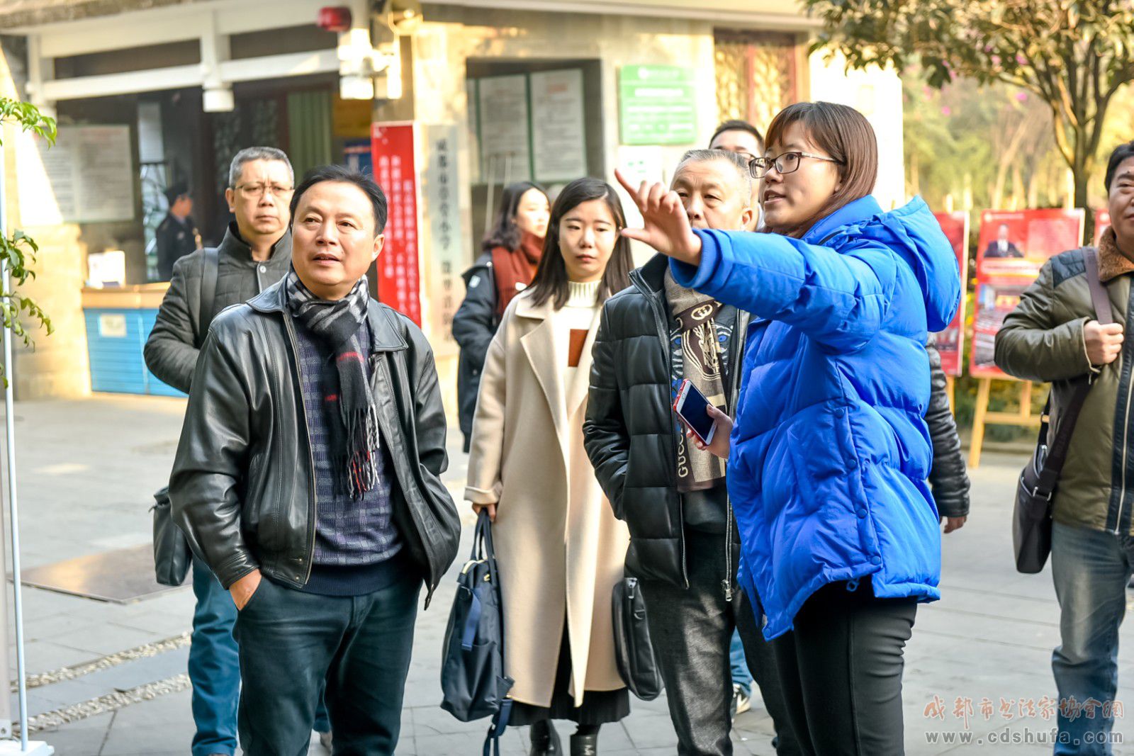 传承书法国粹  书写天府文化 ——成都市书法家协会联手四川美术出版社走进草堂小学