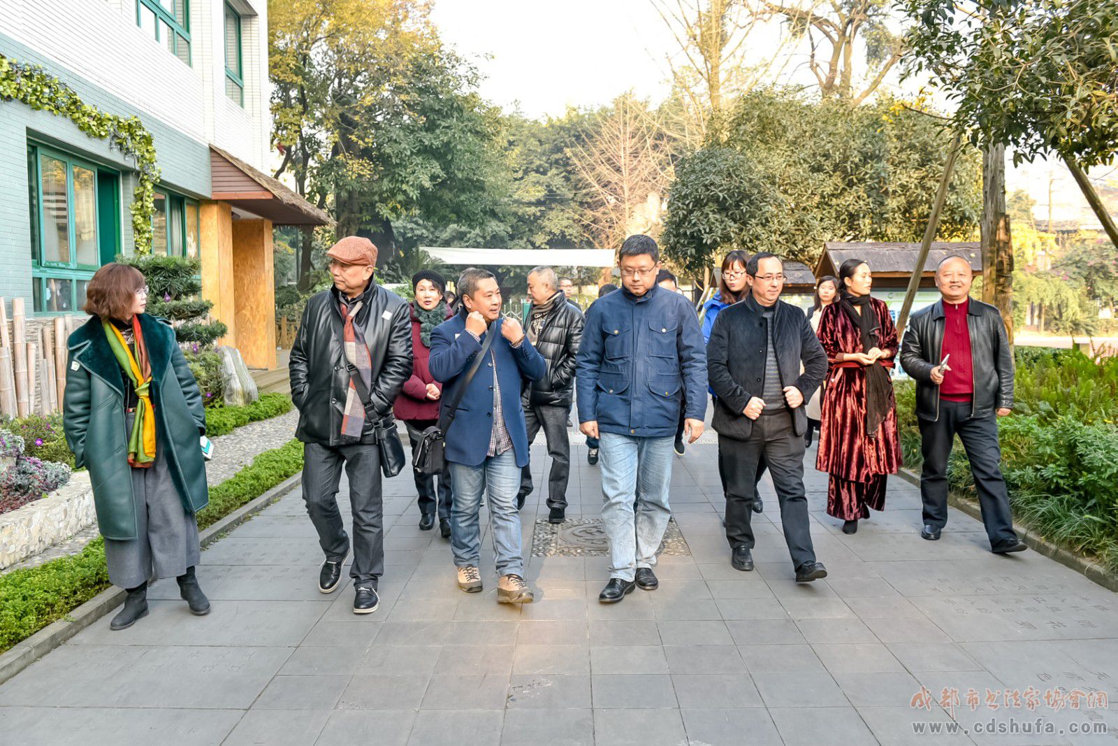 传承书法国粹  书写天府文化 ——成都市书法家协会联手四川美术出版社走进草堂小学