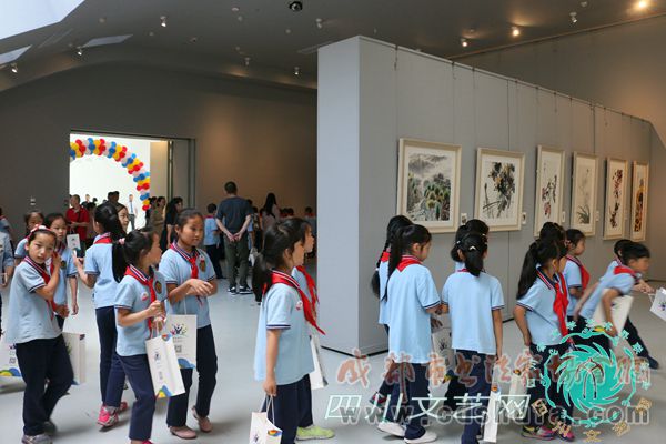 “童眼看四川 最美是家乡”全省未成年人优秀文艺作品展开幕