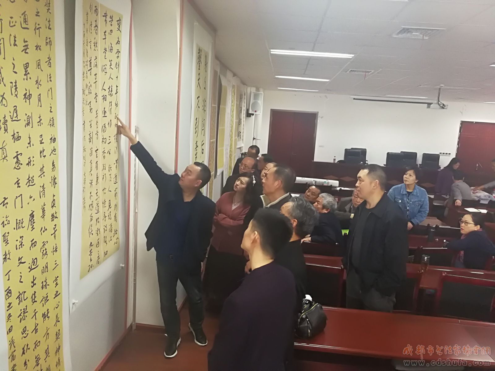 遂宁市书法家协会举行重点作者作品研究点评暨《杨旻书法讲座》活动
