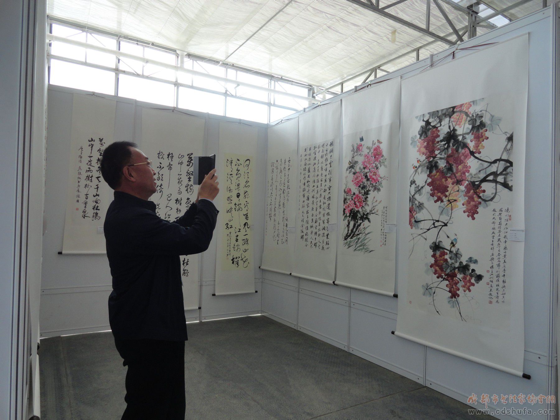 第十五届中国杜鹃花展览暨《蜀国鹃都》杯全国诗词书画展开幕