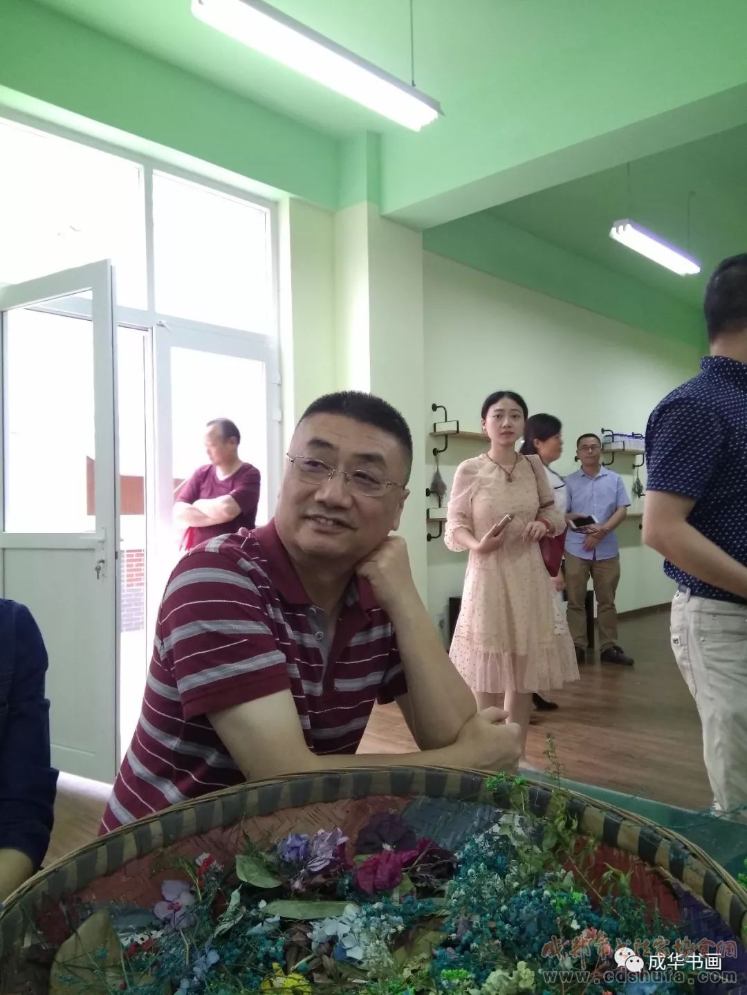 成华区书协组织区美术教师及会员参观成都市第十二届中小学生艺术节