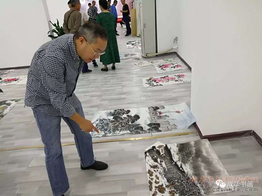成华区书协、美协组织开展“成华区纪念改革开放四十周年”书画展评审会