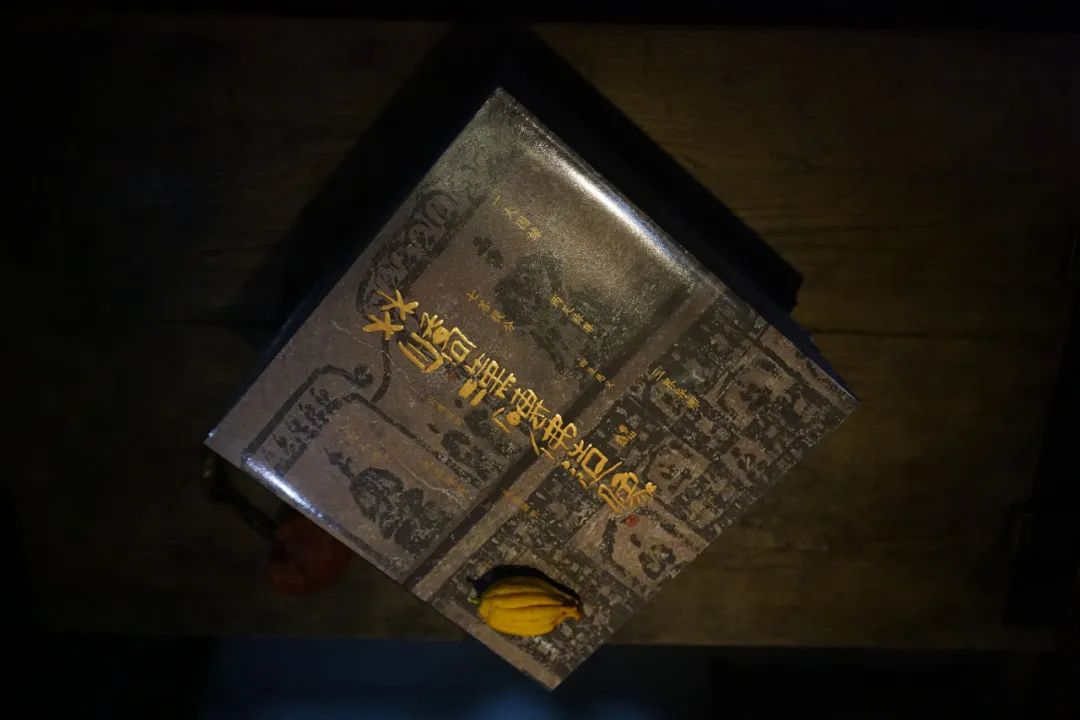 新书•签售| 历时两年，《林峤汉砖佛造像》一书正式出版发行！