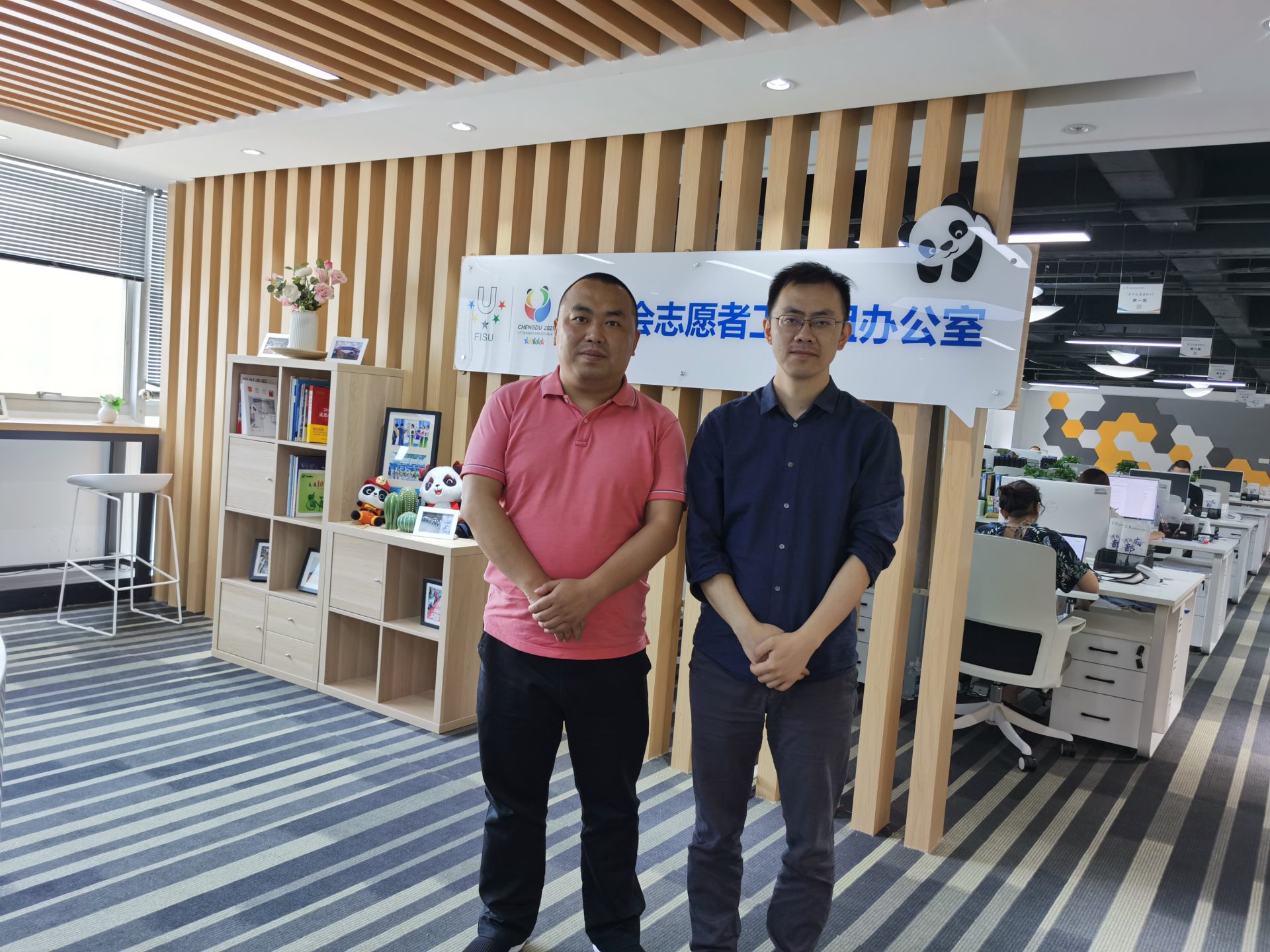 同心协力 砥砺奋进——成都市书法家协会集体加入成都市青年志愿者协会参加大运会城市志愿服务工作