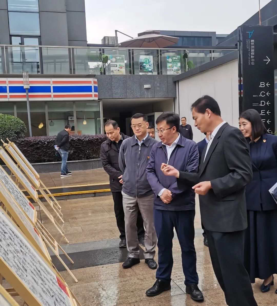 书伟人金句 悟党史传承——锦江区举办“伟人诗词金句里的党史”书法展
