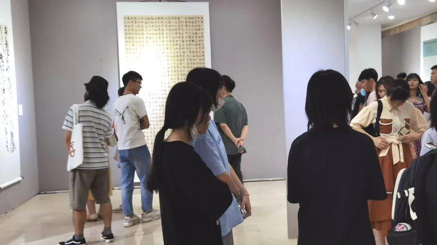 头条|四川大学2021届书法专业本硕学生毕业作品展在四川福宝美术馆举行
