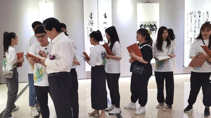头条|四川大学2021届书法专业本硕学生毕业作品展在四川福宝美术馆举行
