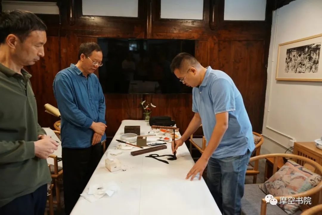 成都市书法家协会主席舒炯先生一行赴摩空书院开展书法教学交流活动