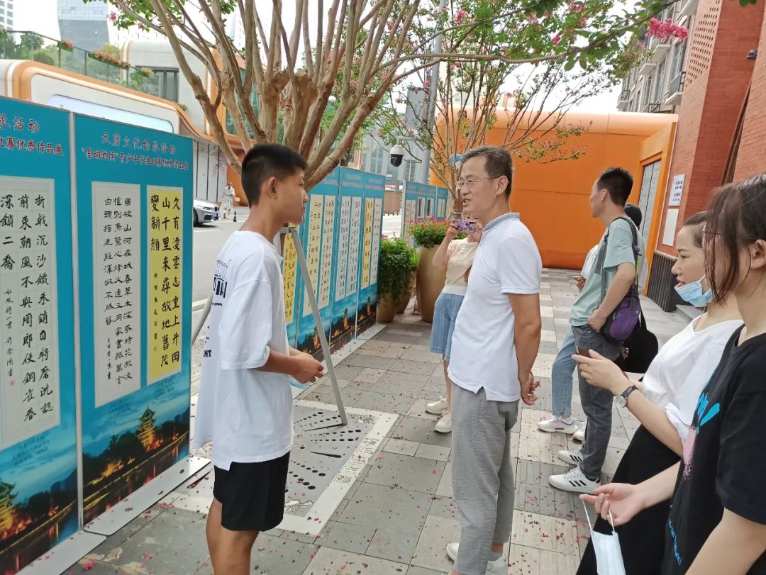 墨动武侯 书香玉林——武侯区青少年书法比赛获奖作品在玉林东路街区首展