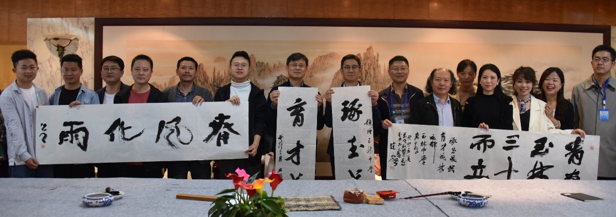 成都市书法家协会举行学习贯彻习近平新时代中国特色社会主义思想主题教育走进校园传习活动