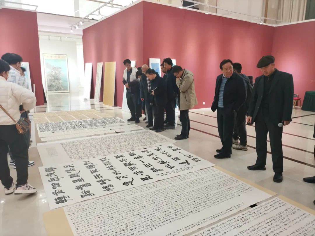 成都市书法家协会备稿“全国第十三届书法篆刻展”骨干培训班看稿会举行